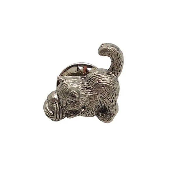 Textured Playful Kitten Yarn Ball Silver Tone Lapel Pin Vintage - Picture 1 of 4